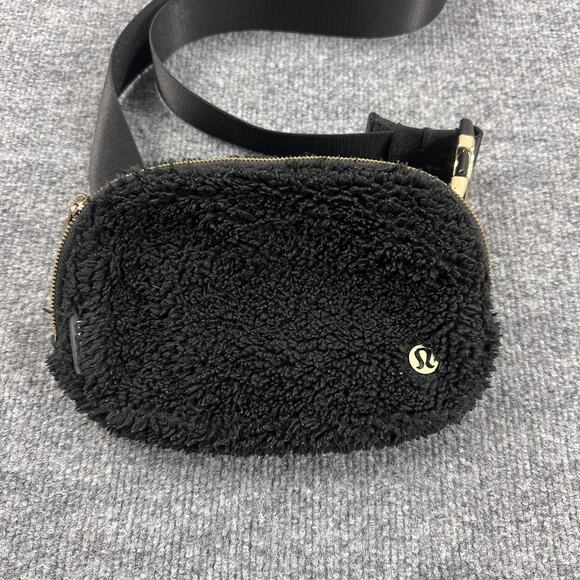 Lululemon Everywhere Fleece 1L Sherpa Crossbody Belt Bag Black Casual Chic Cozy - Picture 3 of 14
